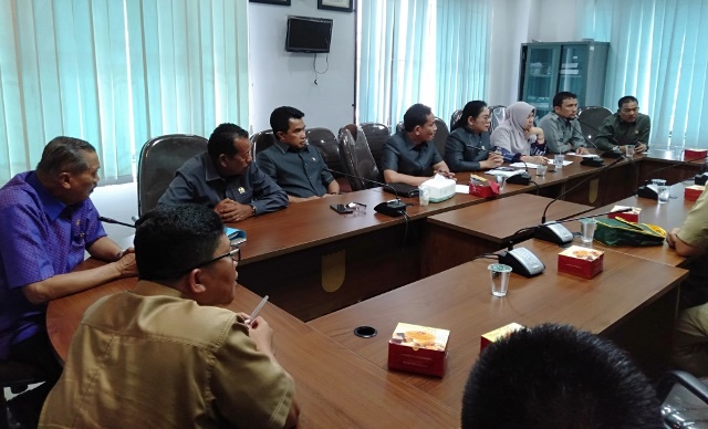 Guru Dimutasi Datang Komisi III DPRD Pekanbaru